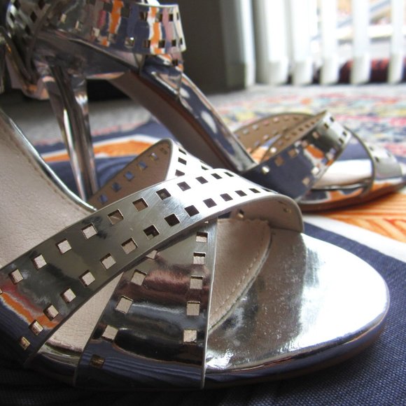 Cape Robbin Glory-1 Silver Crossover Sandal - Picture 2 of 14